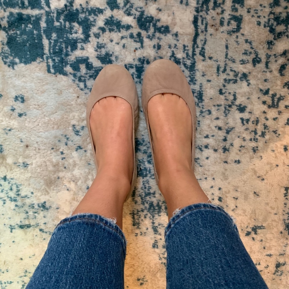 Super cute nude flats